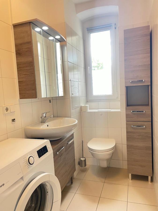 Ferienwohnung Im Stadtzentrum Von Bernau - Schoene Ferienwohnung Mit 1 1/2 Zimmern, Bad, Spuelmaschine, Waschmaschine, Komplette Kueche, Wlan Бернау Экстерьер фото